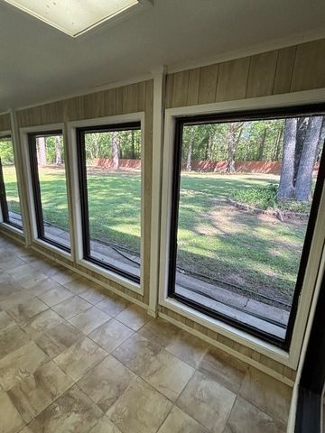 7985 N Lakeshore Drive, Shreveport, LA 71107
