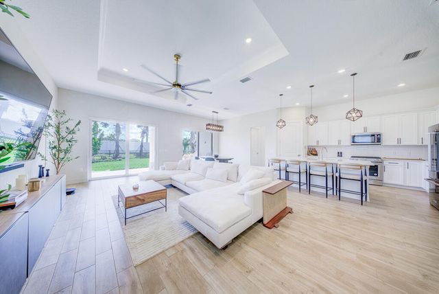 10562 Northbrook Circle, Palm Beach Gardens, FL 33412
