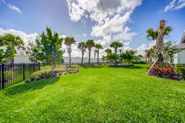 10562 Northbrook Circle, Palm Beach Gardens, FL 33412