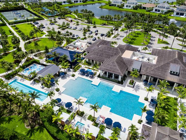 10562 Northbrook Circle, Palm Beach Gardens, FL 33412