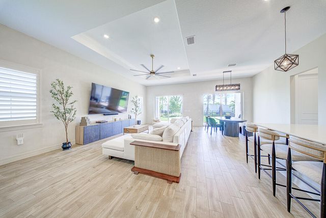 10562 Northbrook Circle, Palm Beach Gardens, FL 33412