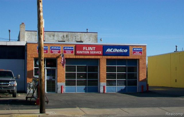 1613 S Saginaw Street, Flint, MI 48503