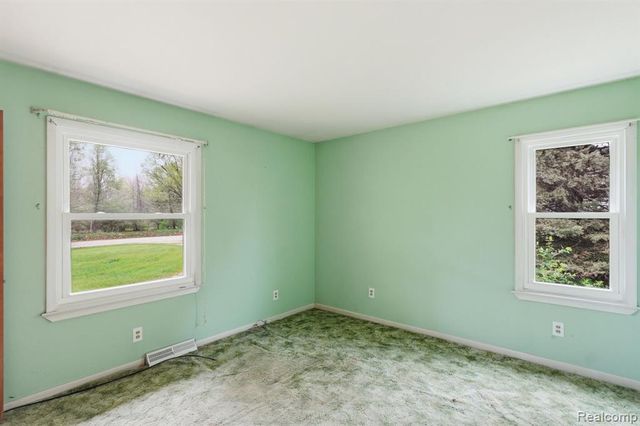 396 Plum Creek Road, Lapeer, MI 48446
