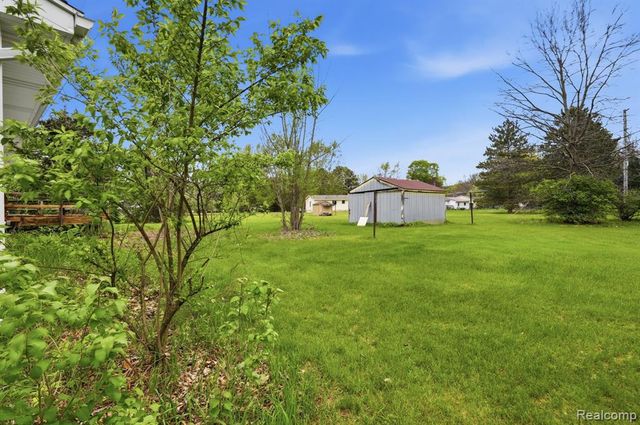 396 Plum Creek Road, Lapeer, MI 48446