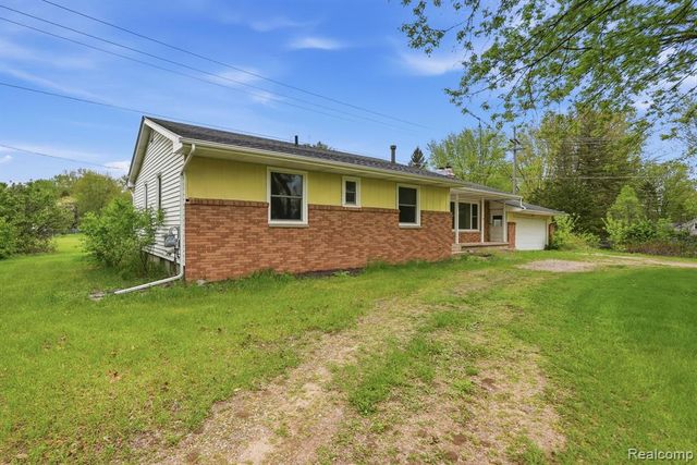 396 Plum Creek Road, Lapeer, MI 48446
