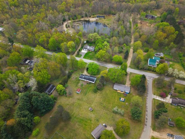 396 Plum Creek Road, Lapeer, MI 48446