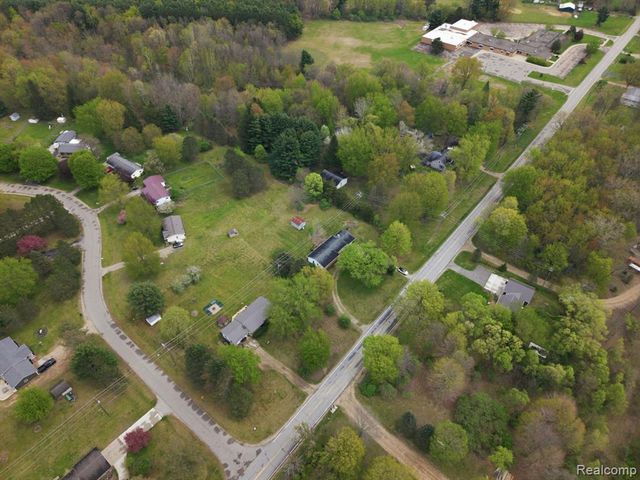 396 Plum Creek Road, Lapeer, MI 48446