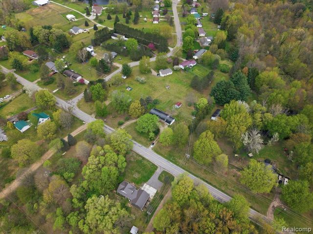 396 Plum Creek Road, Lapeer, MI 48446