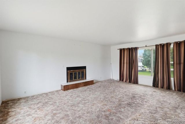 396 Plum Creek Road, Lapeer, MI 48446