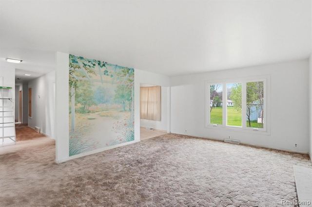396 Plum Creek Road, Lapeer, MI 48446