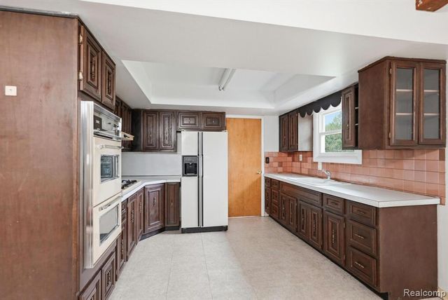 396 Plum Creek Road, Lapeer, MI 48446