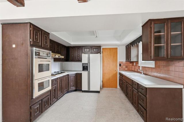 396 Plum Creek Road, Lapeer, MI 48446