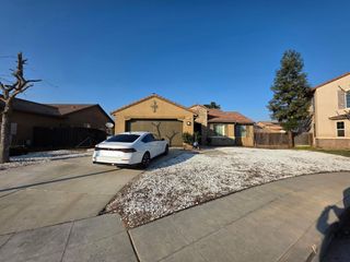 5820 W Ashcroft Avenue, Fresno, CA 93722