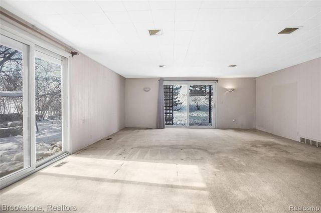 18869 Nola Street, Livonia, MI 48152