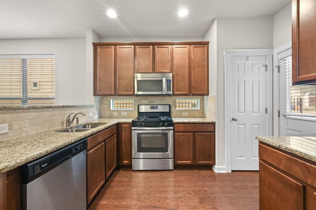 2101 Rivers Edge WAY 32, Austin, TX 78741