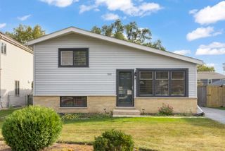 566 W Babcock Avenue, Elmhurst, IL 60126