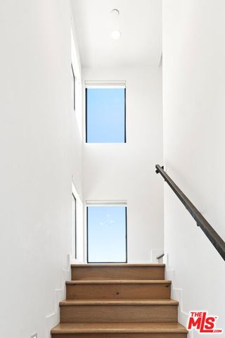 11900 Washington Place, Los Angeles, CA 90066