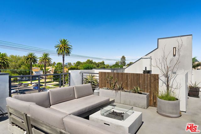 11900 Washington Place, Los Angeles, CA 90066