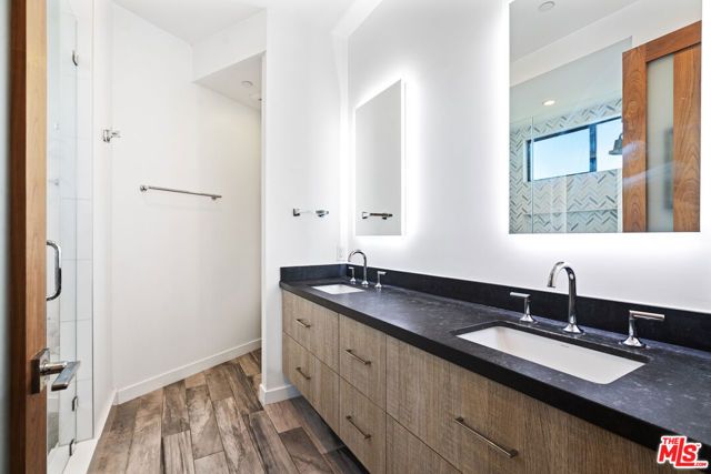 11900 Washington Place, Los Angeles, CA 90066