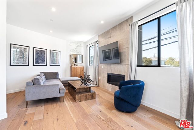 11900 Washington Place, Los Angeles, CA 90066