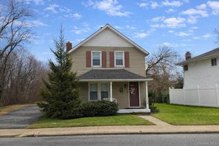 2349 S Seamans Neck Road, Seaford, NY 11783