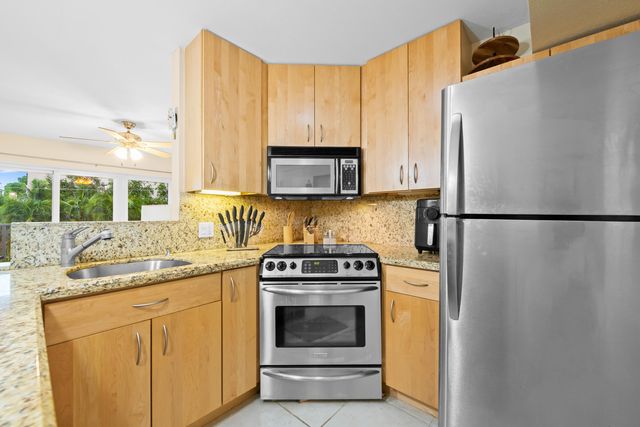 95 N Birch Road 304, Fort Lauderdale, FL 33304