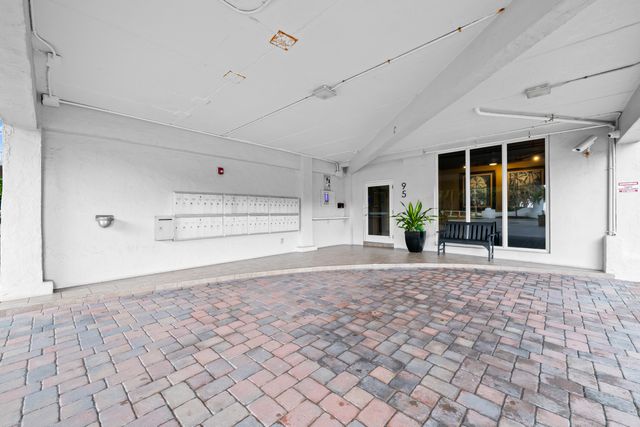 95 N Birch Road 304, Fort Lauderdale, FL 33304