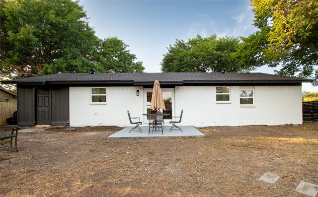 320 SE Gregory Street, Burleson, TX 76028