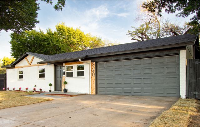 320 SE Gregory Street, Burleson, TX 76028
