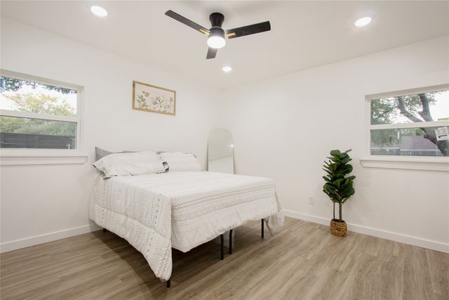 320 SE Gregory Street, Burleson, TX 76028