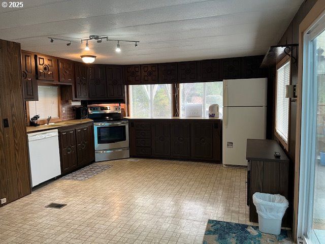 1600 RHODODENDRON Dr 41, Florence, OR 97439