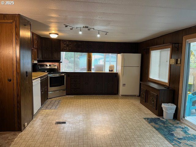 1600 RHODODENDRON Dr 41, Florence, OR 97439