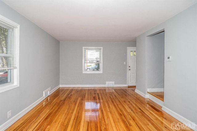 9 MacArthur Drive, Edison, NJ 08837