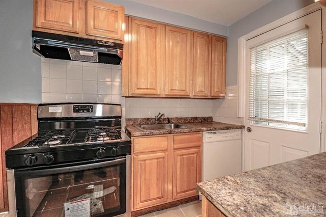 9 MacArthur Drive, Edison, NJ 08837