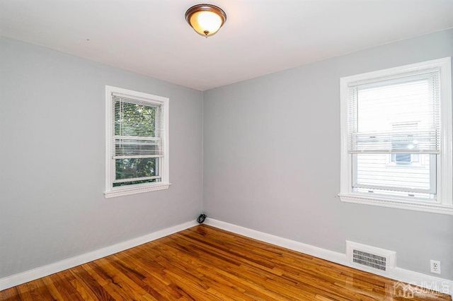 9 MacArthur Drive, Edison, NJ 08837