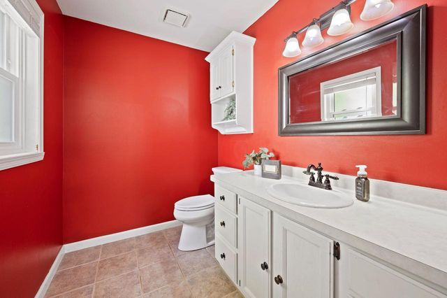 3938 W Minnesota AVENUE, Franklin, WI 53132