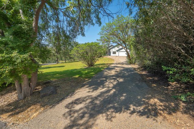 40962 Oakridge Drive, Three Rivers, CA 93271