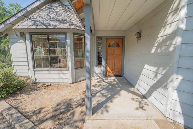 40962 Oakridge Drive, Three Rivers, CA 93271