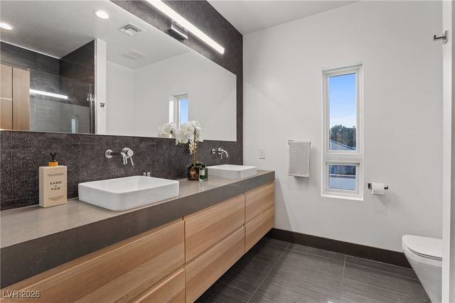 3740 Caesars Circle, Las Vegas, NV 89120