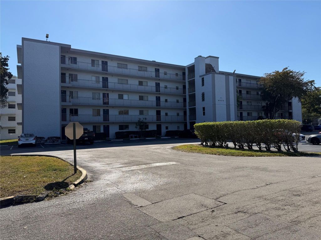 8620 N Sherman Circle 204, Miramar, FL 33025