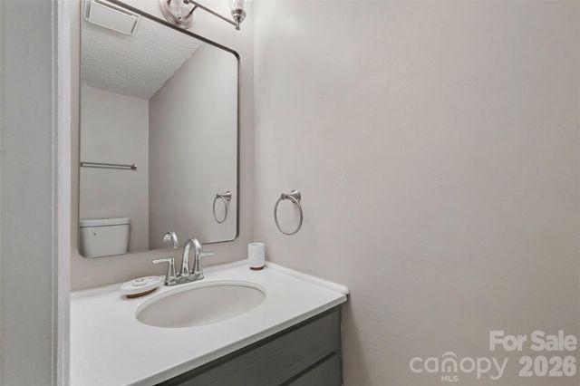 6144 Bent Tree Court, Charlotte, NC 28212