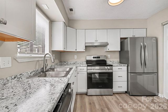 6144 Bent Tree Court, Charlotte, NC 28212