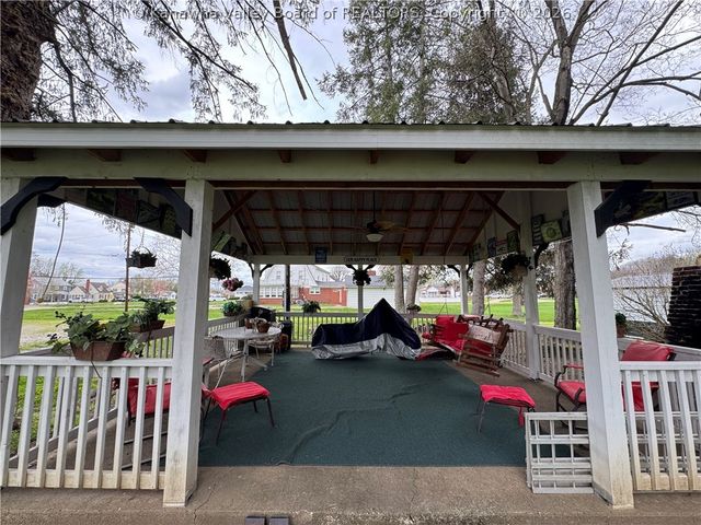 1820 Jefferson Boulevard, Point Pleasant, WV 25550