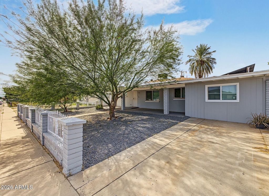 8806 N 28th Drive, Phoenix, AZ 85051
