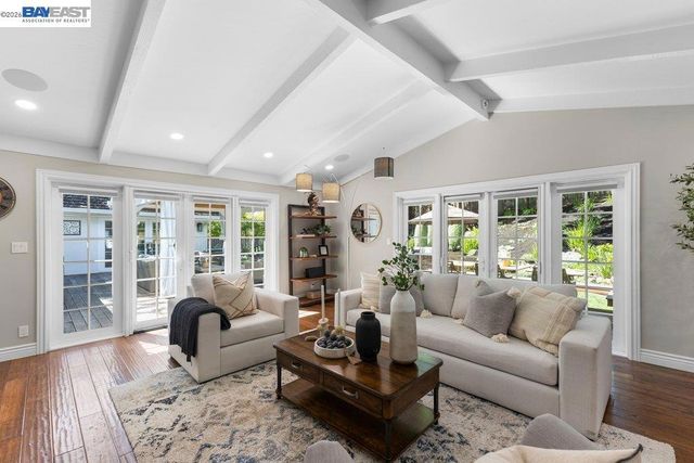 2525 Holly Oak Dr, Danville, CA 94506