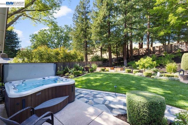 2525 Holly Oak Dr, Danville, CA 94506