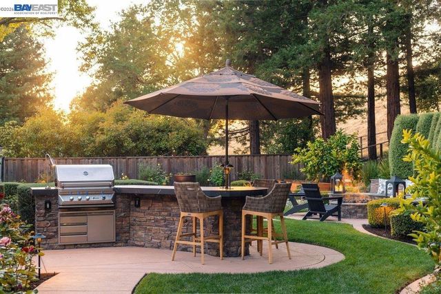 2525 Holly Oak Dr, Danville, CA 94506