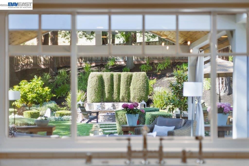 Image 19 of property listing at 2525 Holly Oak Dr, Danville, CA 94506