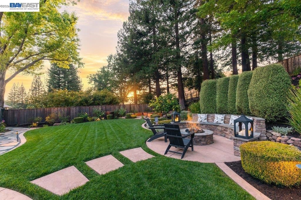 Image 2 of property listing at 2525 Holly Oak Dr, Danville, CA 94506