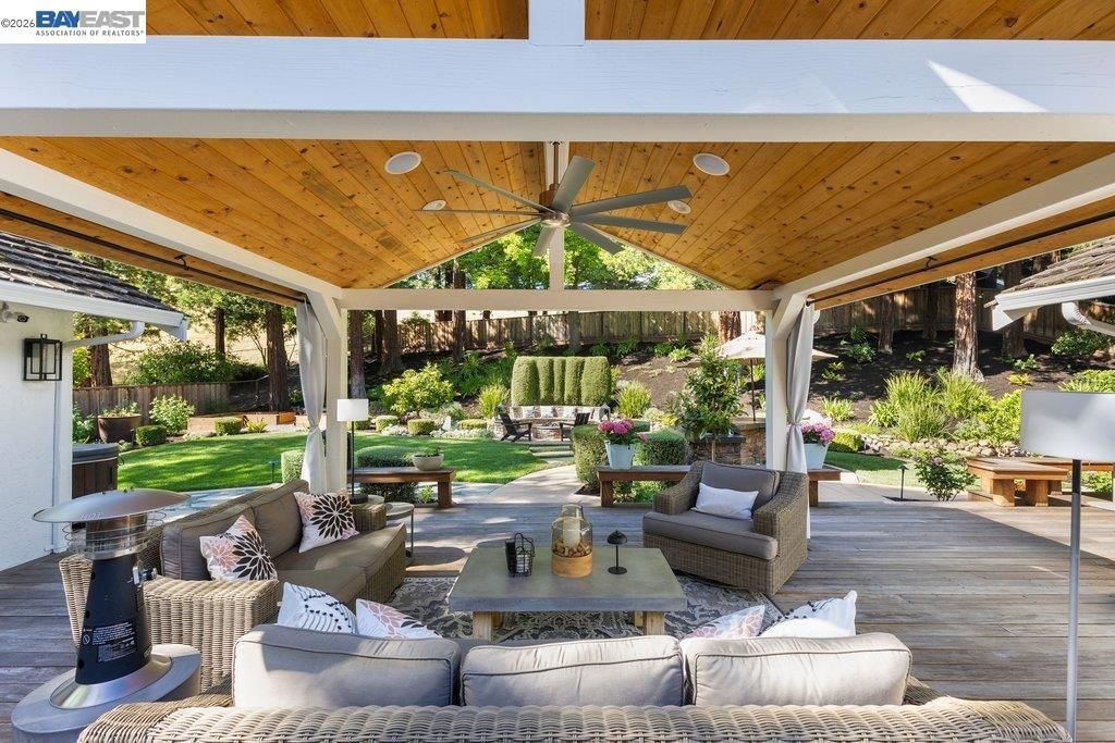 Image 40 of property listing at 2525 Holly Oak Dr, Danville, CA 94506